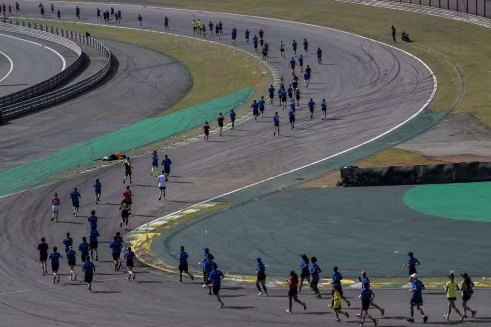 Corrida de rua em Interlagos homenageia Senna