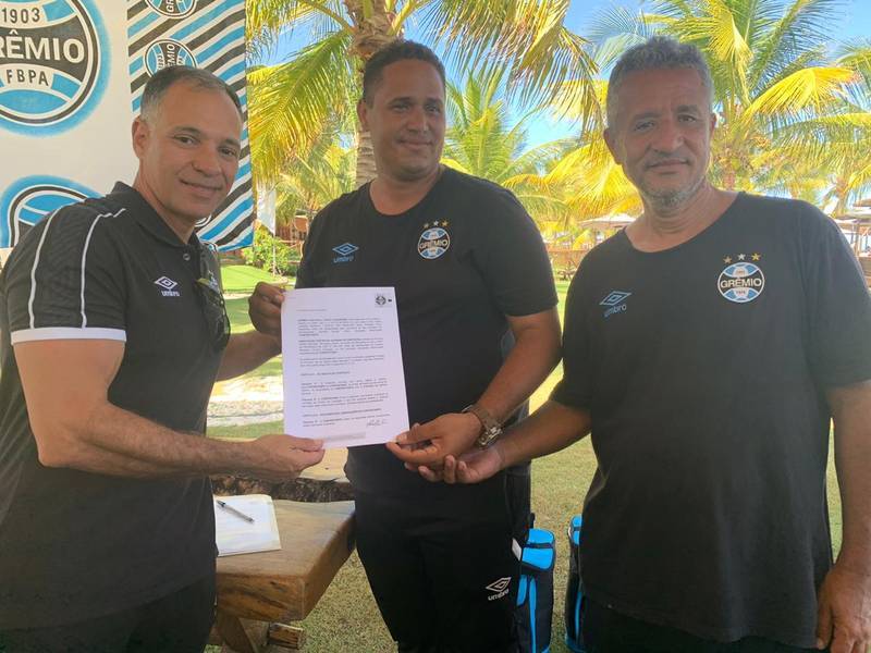 Assinatura do contrato de parceria entre Grêmio e Guarani ocorreu no dia 23, em Ipioca