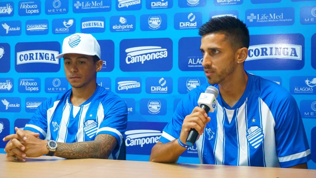 Renatinho e Geovane foram apresentados nesta segunda-feira (13) e falaram sobre seus objetivos para este ano com a camisa do time azulino