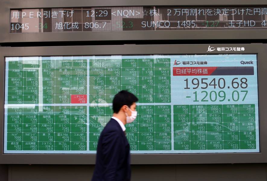 Display eletrônico mostra índice da bolsa de valores de Tóquio nesta segunda-feira