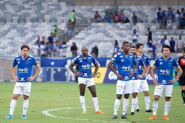 Por causa de dívida com clube dos Emirados Árabes, Cruzeiro perde seis pontos na Série B