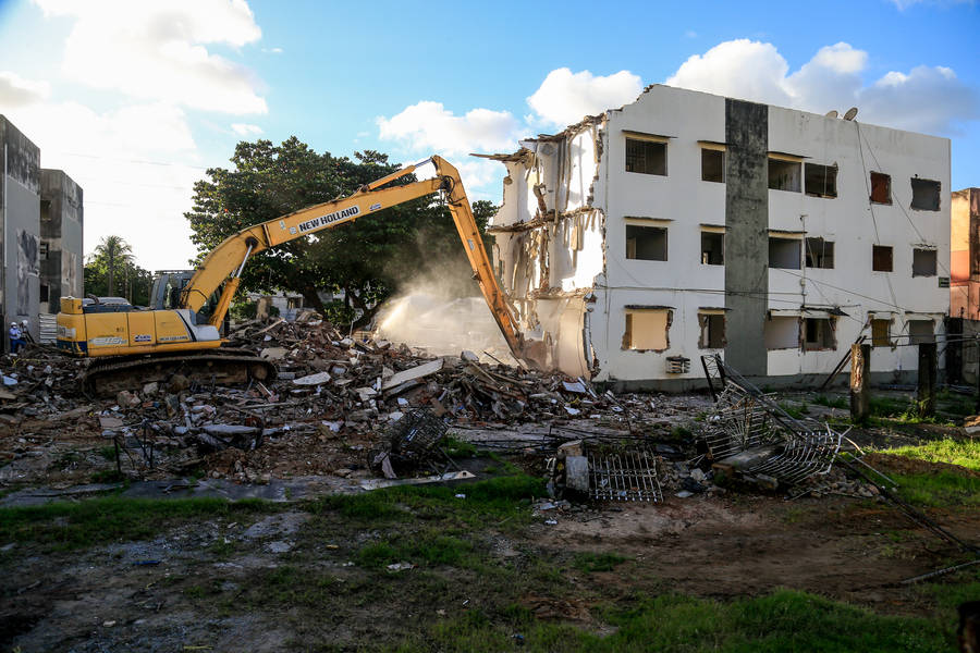 Maceió, 06 de julho de 2020
Demolição dos blocos 10, 14, 16 e 17, do Conjunto Habitacional Jardim Acácia, localizados no bairro do Pinheiro em Maceió. Alagoas - Brasil.
Foto: ©Ailton Cruz