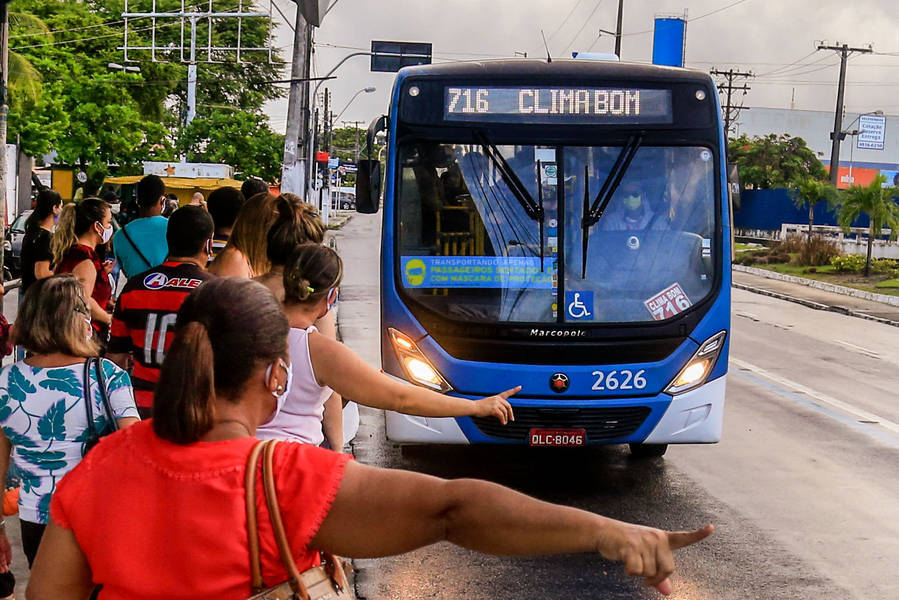Maceió, 01 de junho de 2020 
Superintendência Municipal de Transportes e Trânsito (SMTT) ampliou os horários das viagens exclusivas para os passageiros que possuem o Cartão Bem Legal em Maceió. Alagoas - Brasil.
Foto: ©Ailton Cruz