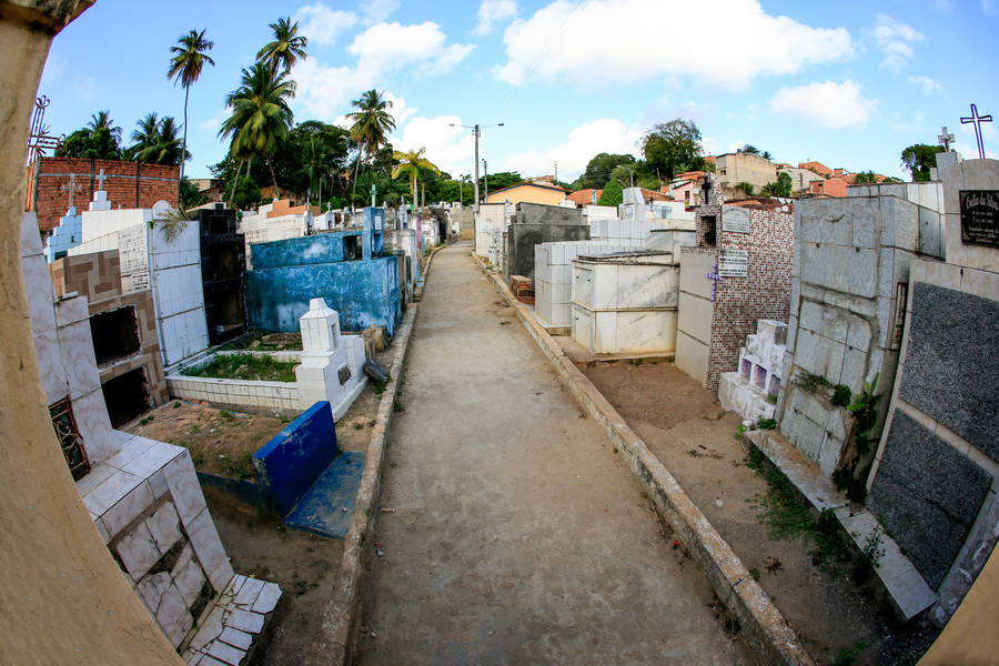 Maceió, 19 de outubro de 2020
Cemitério público municipal Santo Antônio, localizado no bairro de Bebedouro, em Maceió, foi interditado devido à instabilidade do solo em virtude da exploração de sal-gema pela Braskem.
Foto: ©Ailton Cruz