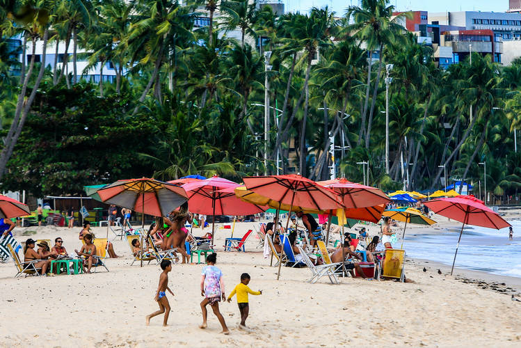 Maceió, 21 de julho de 2020
Alagoanos e turistas curtem dia de sol nas praias de Maceió após reabertura. Alagoas - Brasil.
Foto: ©Ailton Cruz