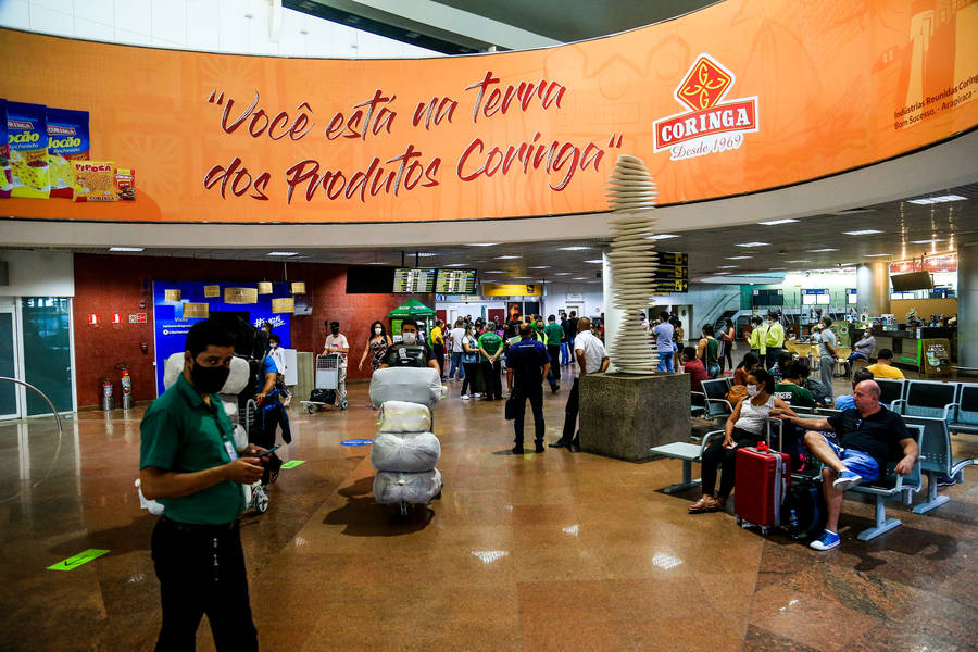 Pandemia reduziu número de voos no País e provocou queda no número de passageiros