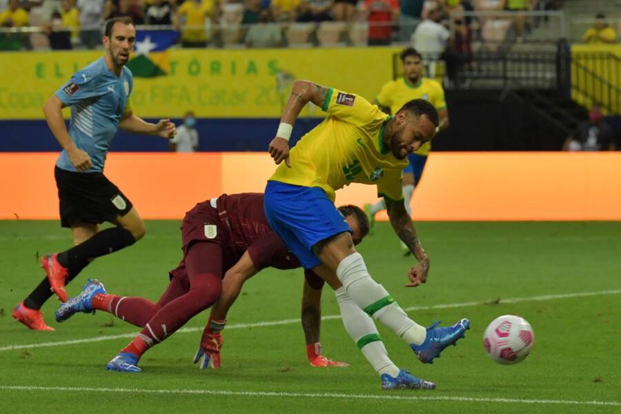 Seleção Brasileira segue em 2º lugar no ranking da Fifa, mas cola na líder Bélgica