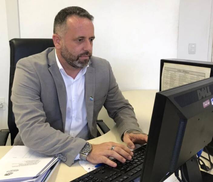 O diretor-executivo do Procon Maceió, Leandro Almeida, alerta as empresas para a nova lei