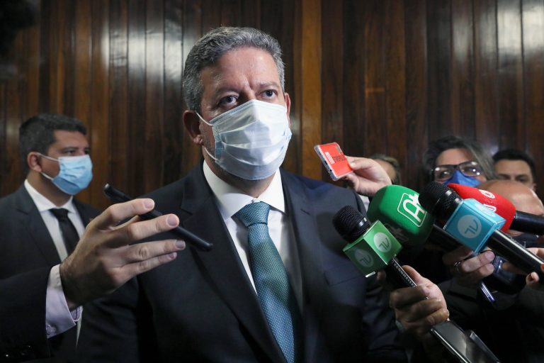 Lira estabeleceu como uma de suas prioridades reduzir o preço dos combustíveis, em meio a ataques a Petrobras