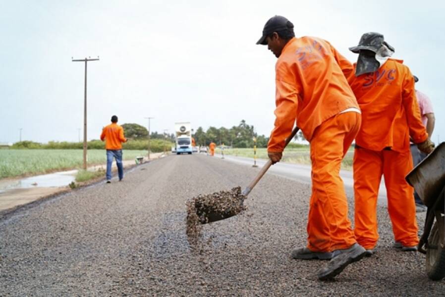 Construção de estradas pelo governo de Alagoas tem se tornado altamente rentável para um pequeno lote de empresas