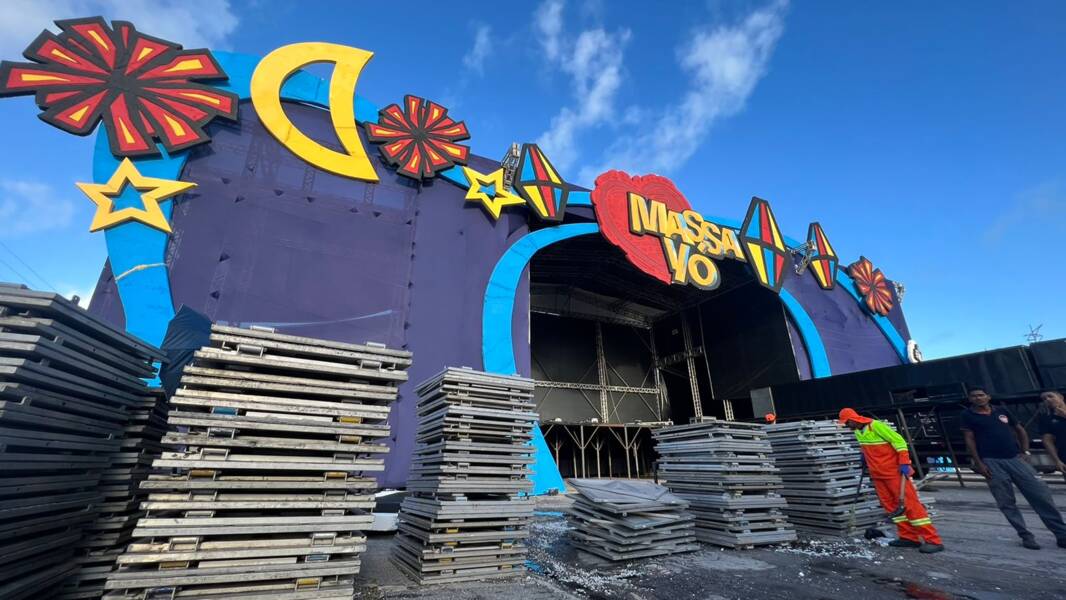 Prefeitura de Maceió finaliza montagem do palco que vai receber dezenas de artistas