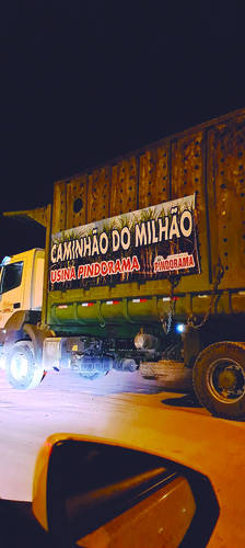 /Caminhão carregado de cana, que fez Pindorama bater a meta de um milhão de toneladas processadas, foi recebido com festa na usina