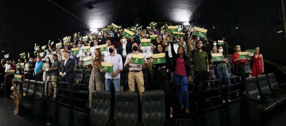 Evento reúne corretores de imóveis em cinema de Arapiraca